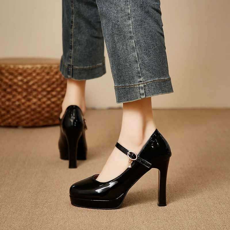 Women's classic round-toe plat - Leather Classic Strap 评论和价格